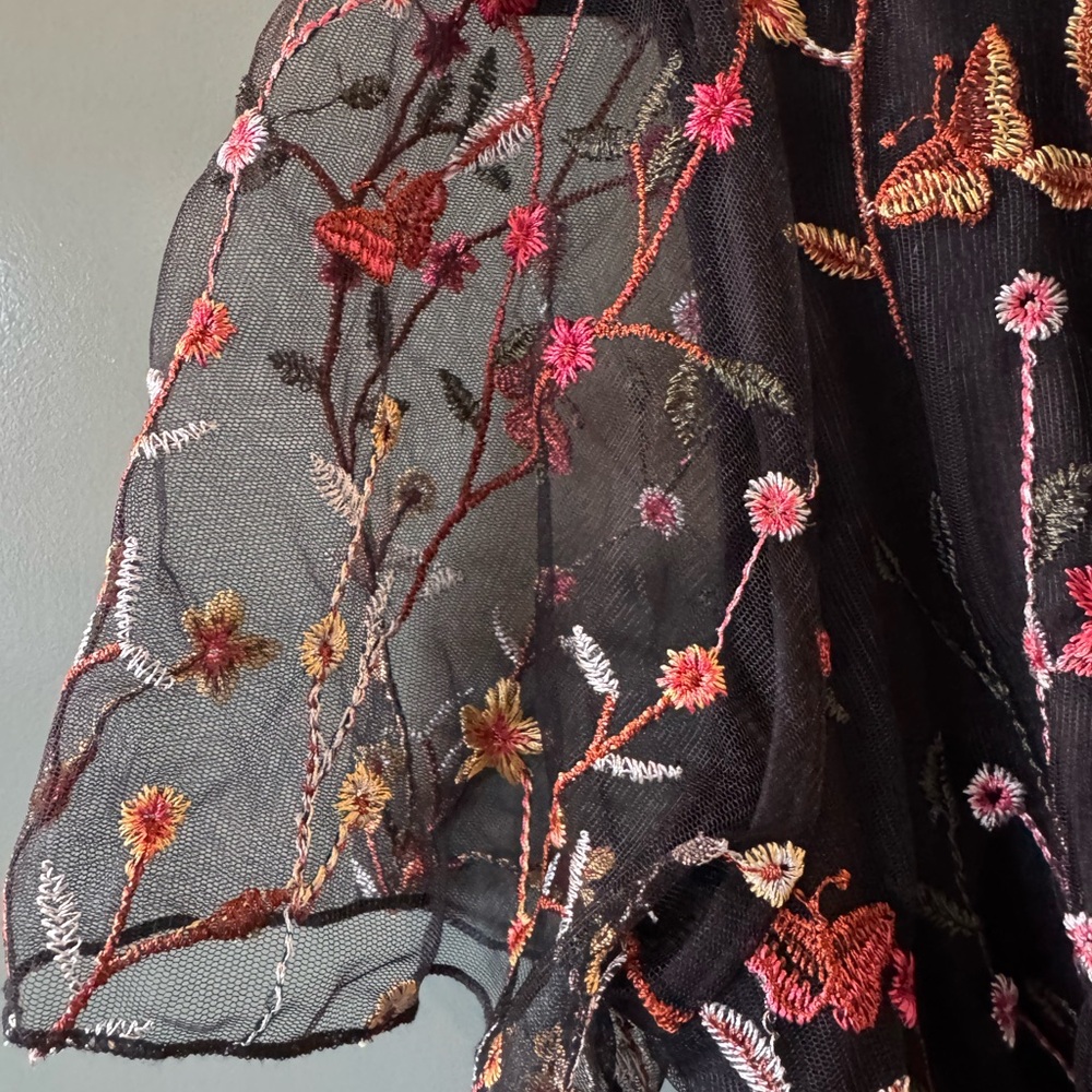 Simplee Elegant Black Floral Maxi Dress - Picture 5 of 7